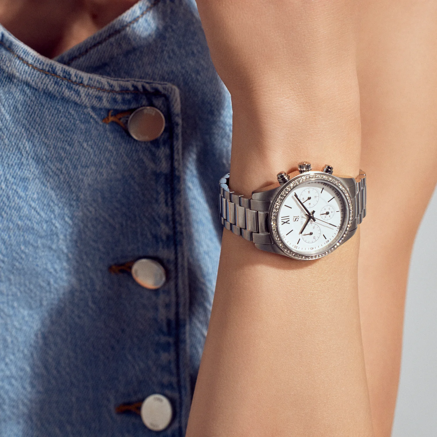 Watch Domenica - Image 9