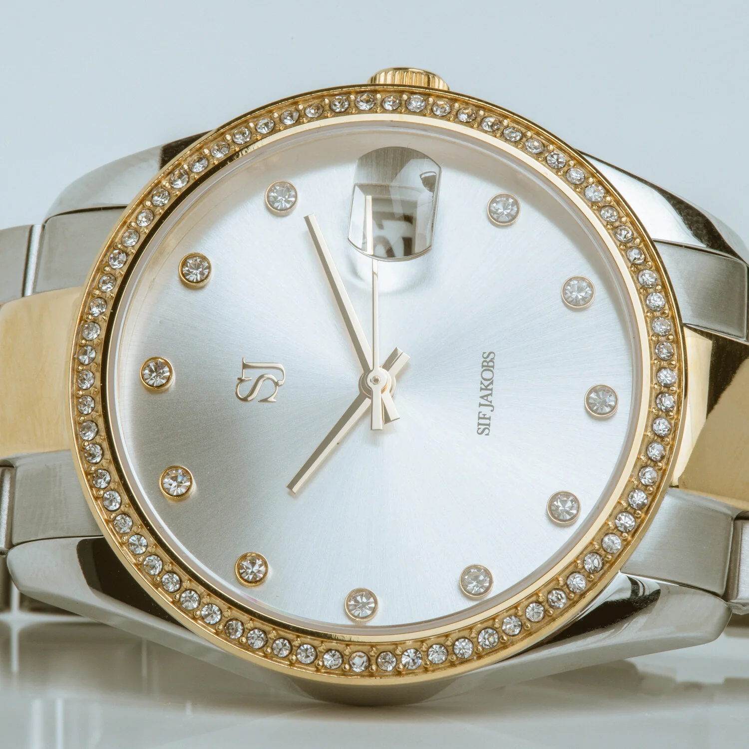 Watch Electra - Image 6