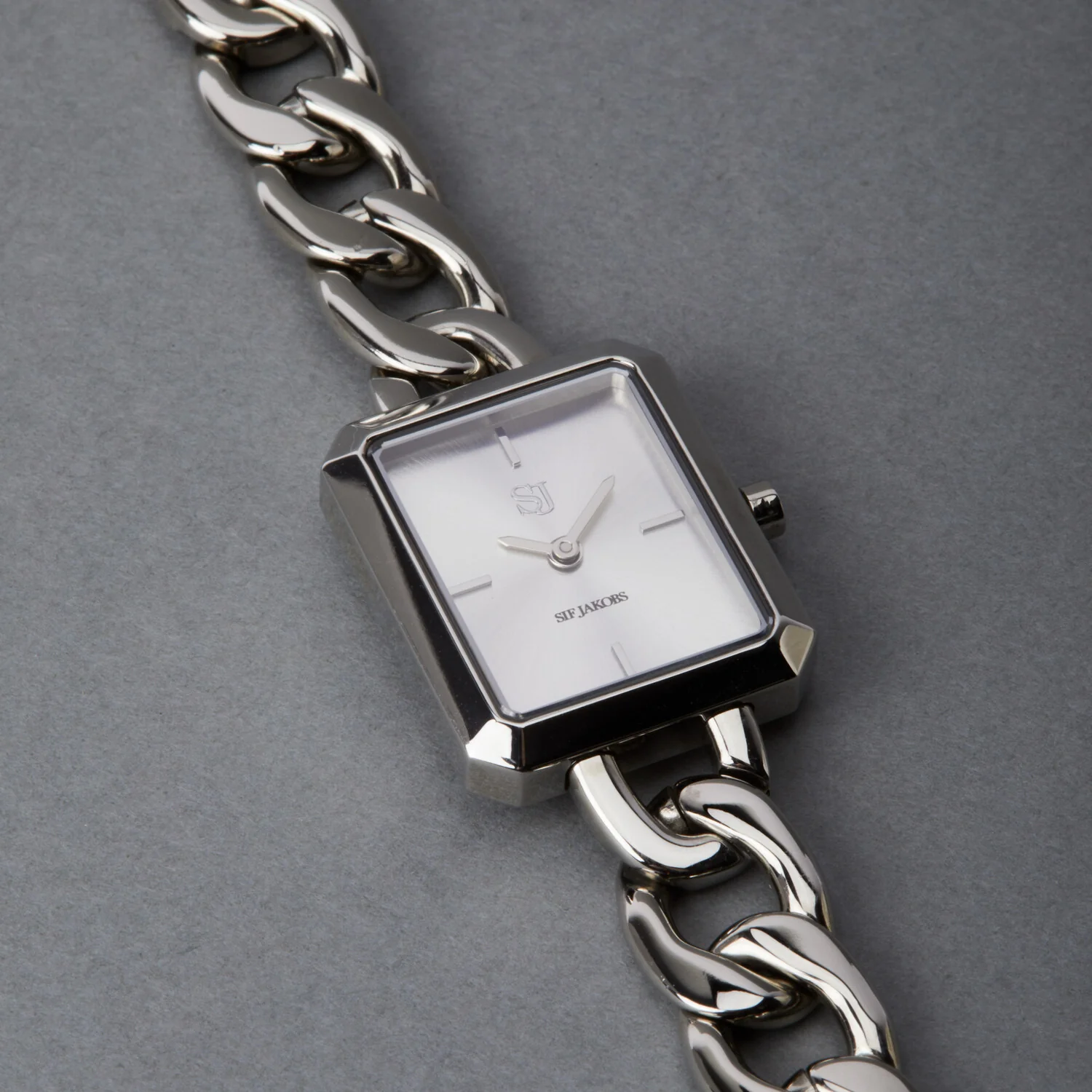Watch Gisella - Image 10