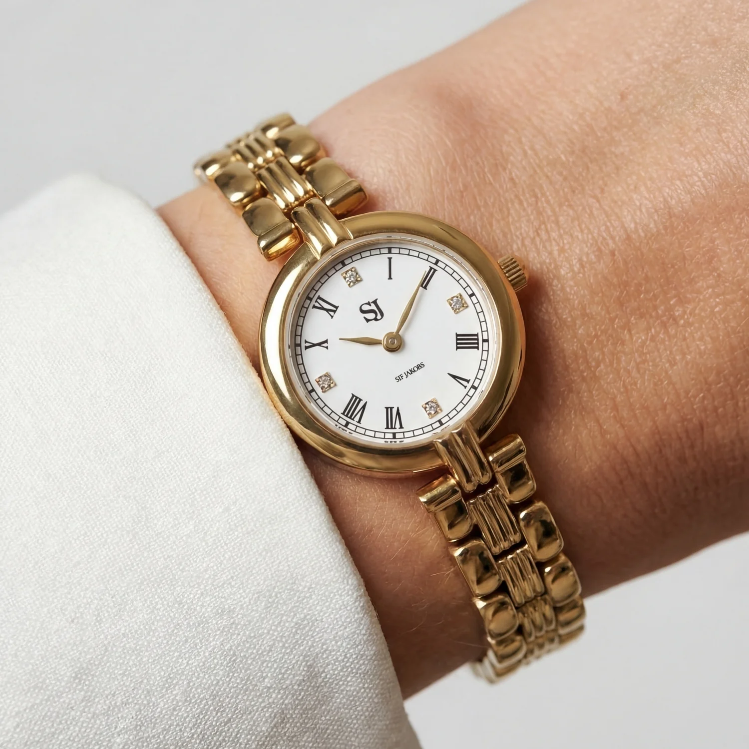 Watch Isabella - Image 2