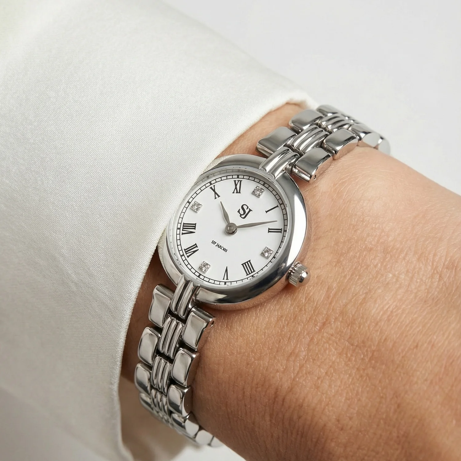 Watch Isabella - Image 8