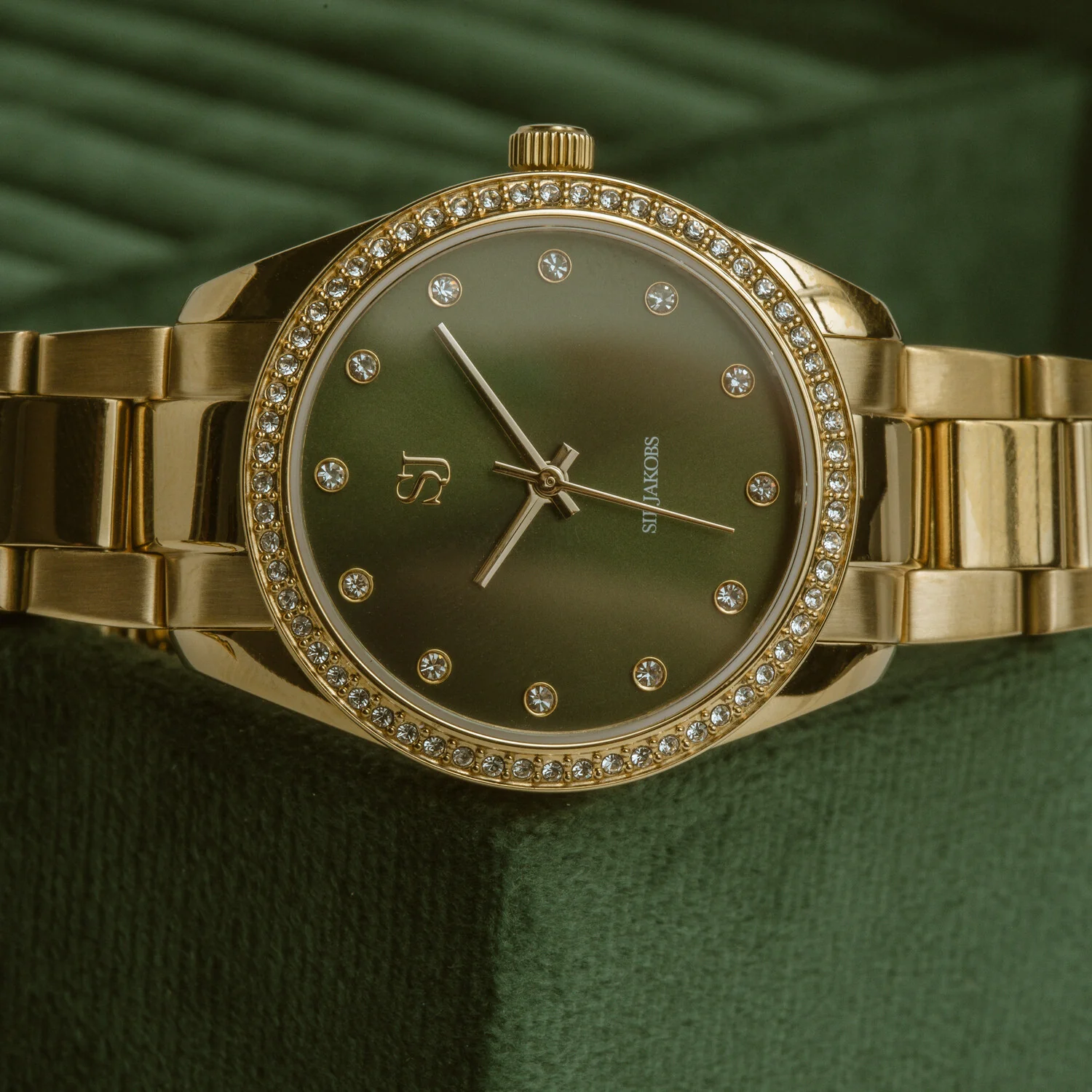 Watch Valeria - Image 10